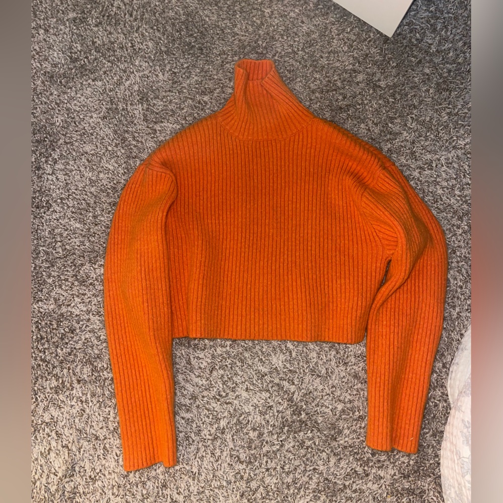 H&M Orange cropped sweater